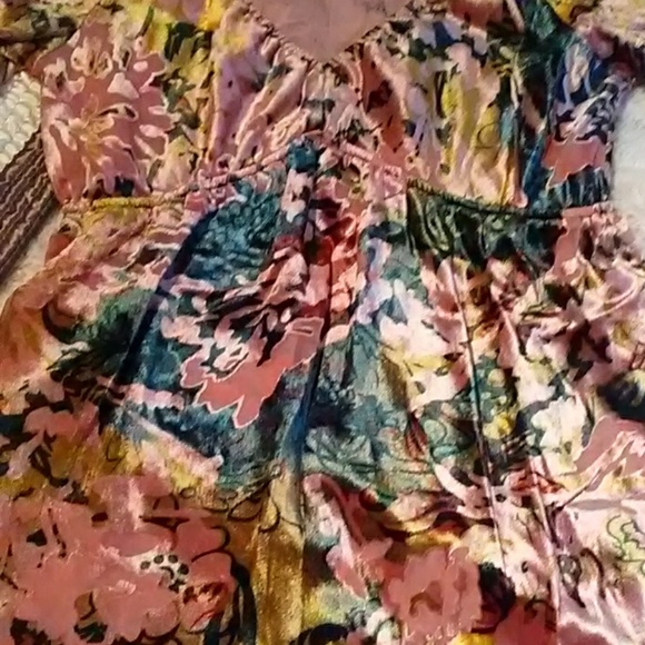 Hale Bob beautiful top. Pink/mauve & emerald color - Picture 4 of 4